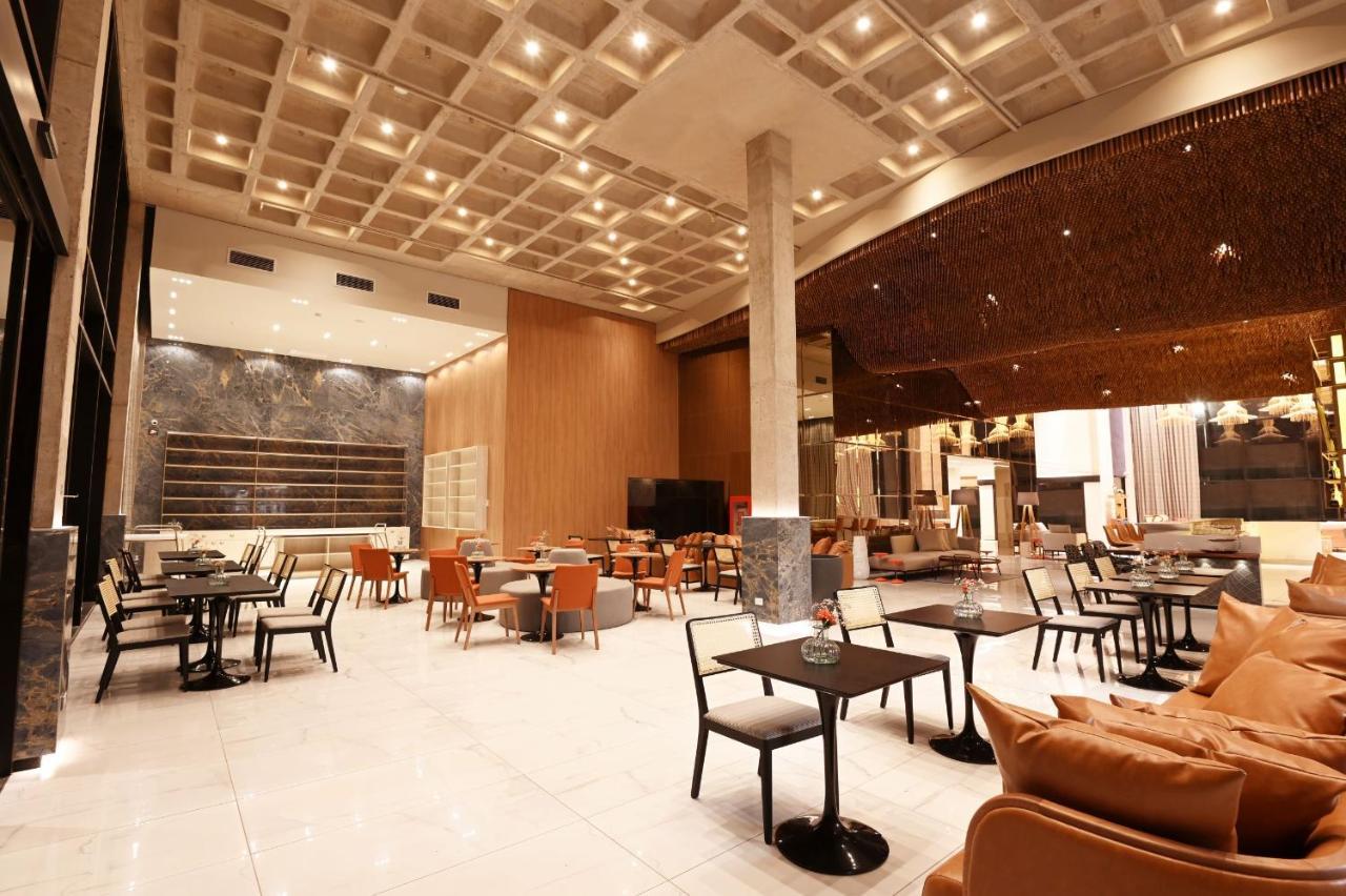 Novotel ซานตาครูซเดอลาเซียร์รา ภายนอก รูปภาพ