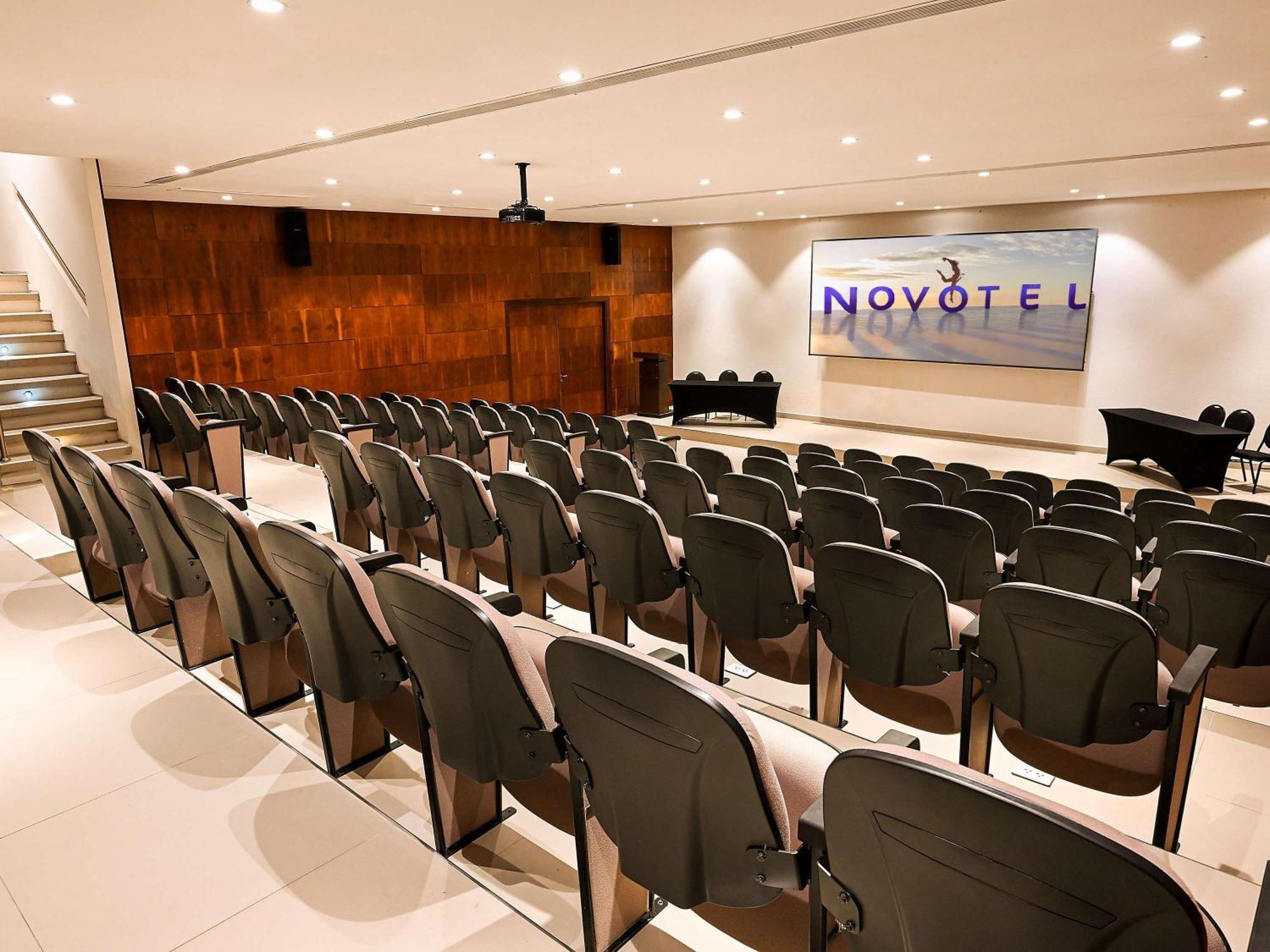 Novotel ซานตาครูซเดอลาเซียร์รา ภายนอก รูปภาพ
