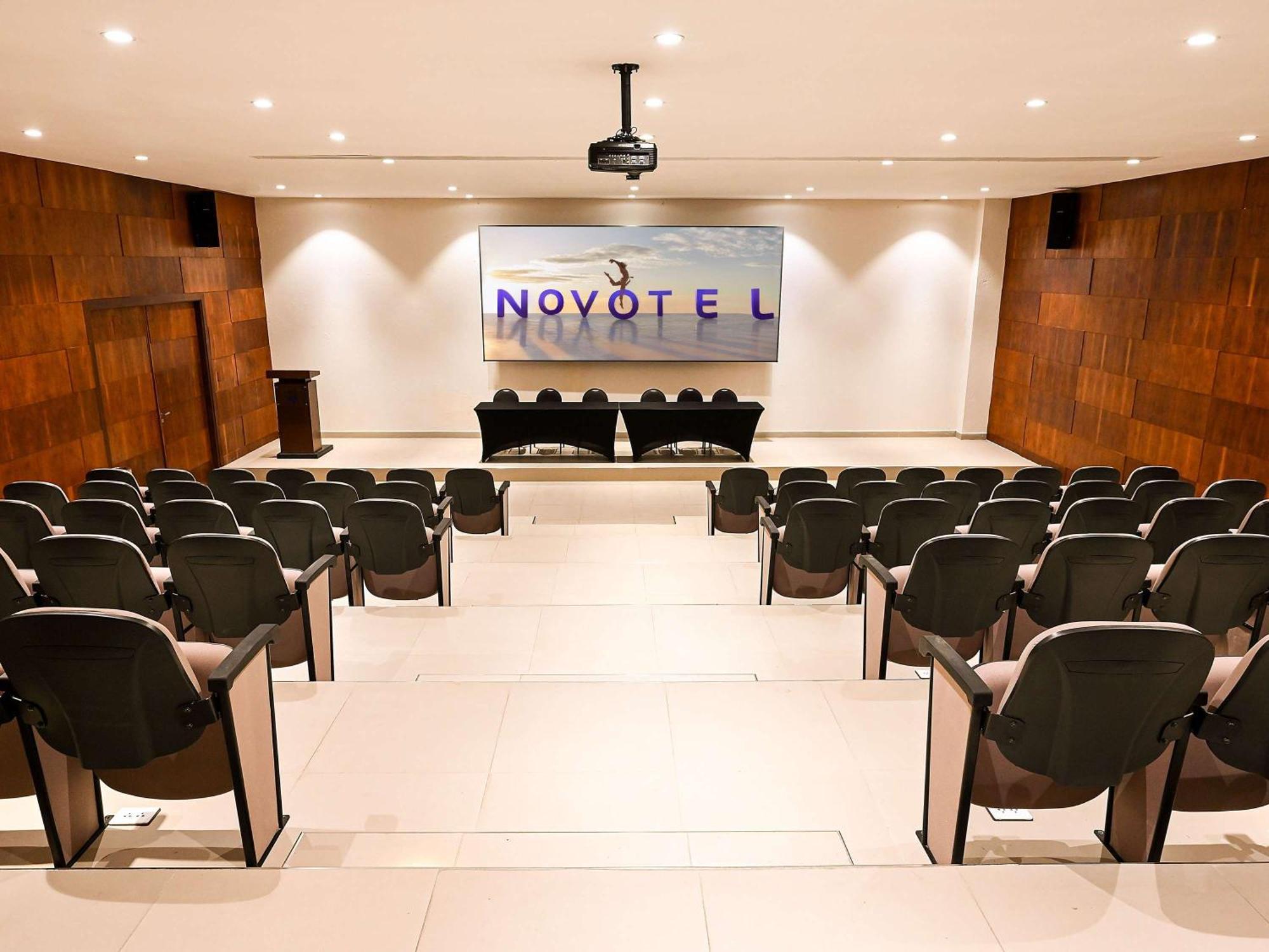 Novotel ซานตาครูซเดอลาเซียร์รา ภายนอก รูปภาพ