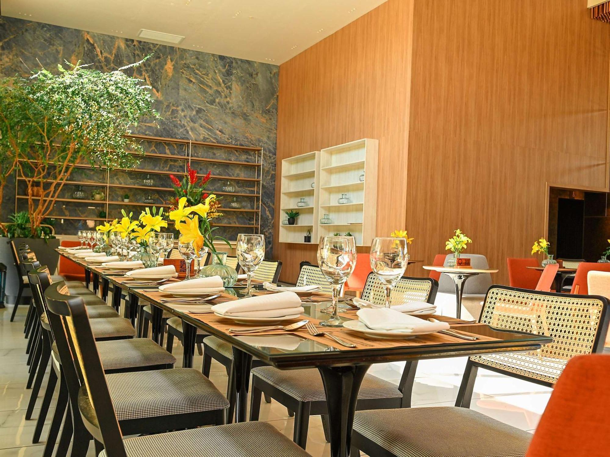 Novotel ซานตาครูซเดอลาเซียร์รา ภายนอก รูปภาพ