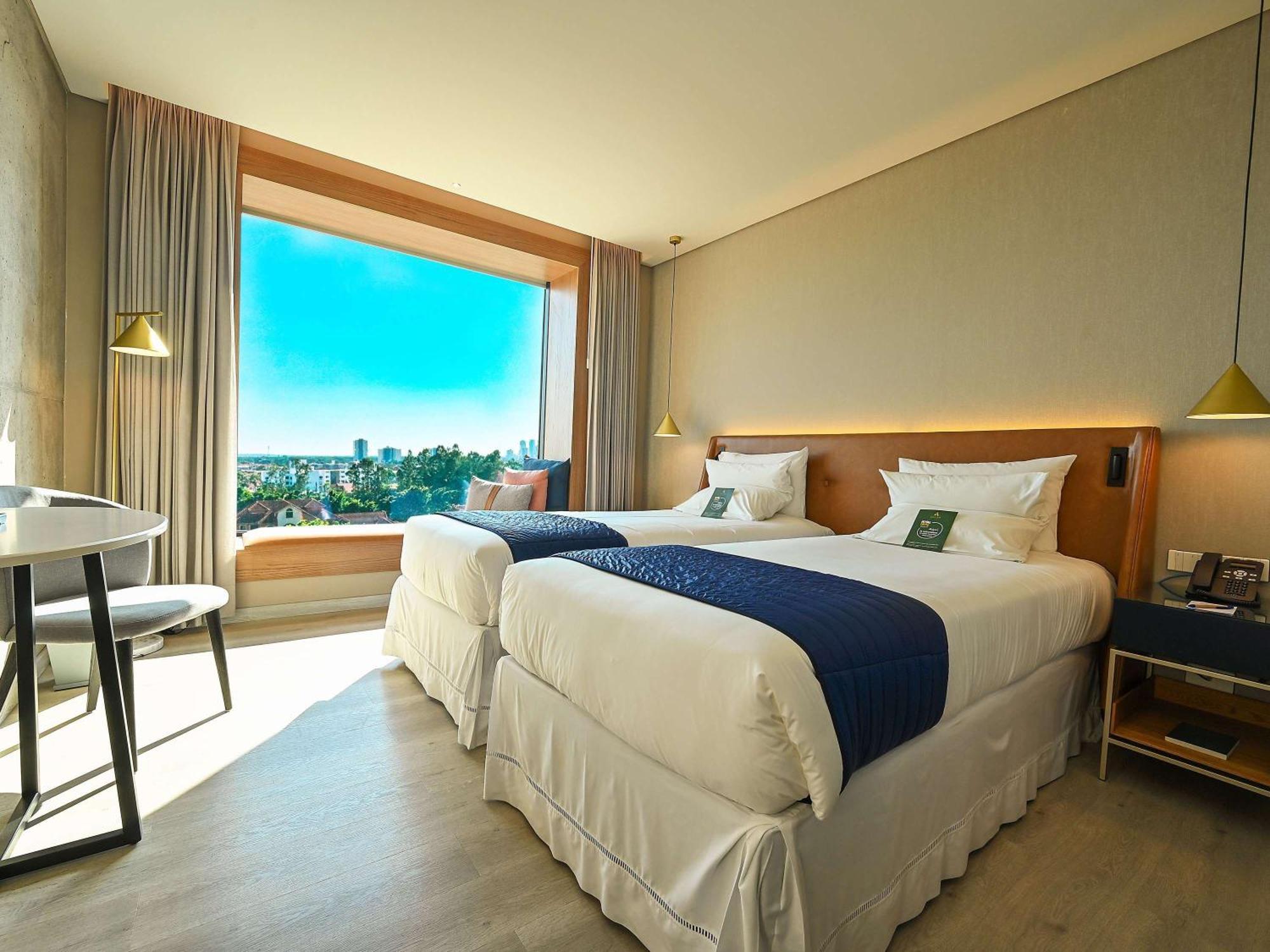 Novotel ซานตาครูซเดอลาเซียร์รา ภายนอก รูปภาพ