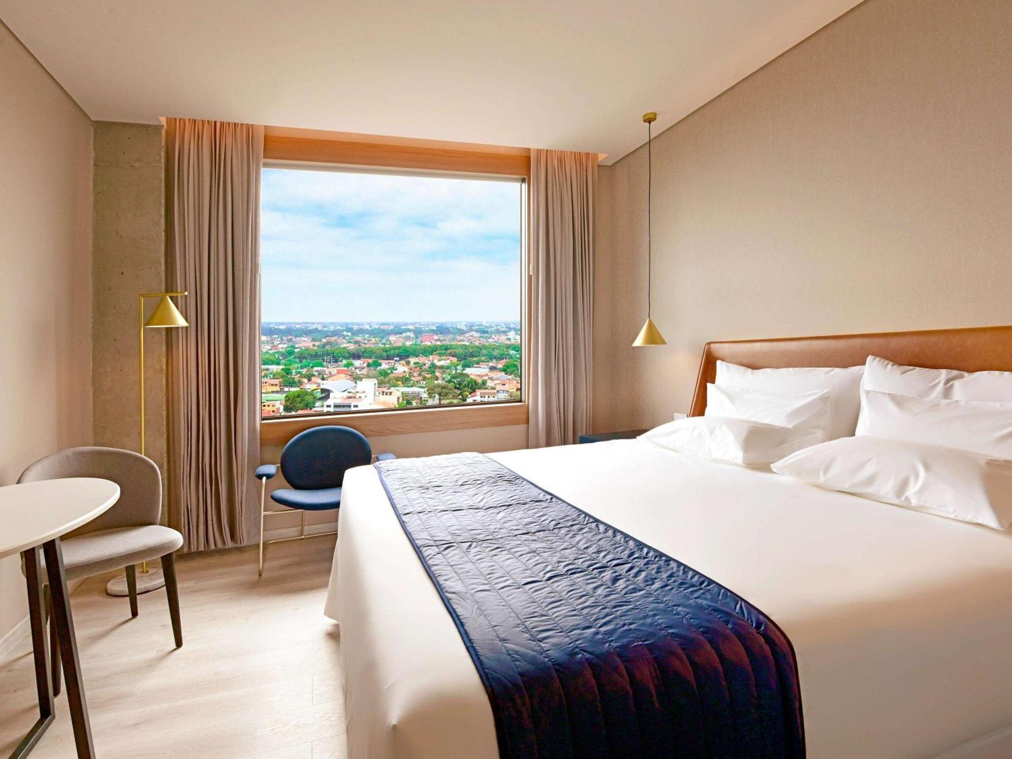 Novotel ซานตาครูซเดอลาเซียร์รา ภายนอก รูปภาพ
