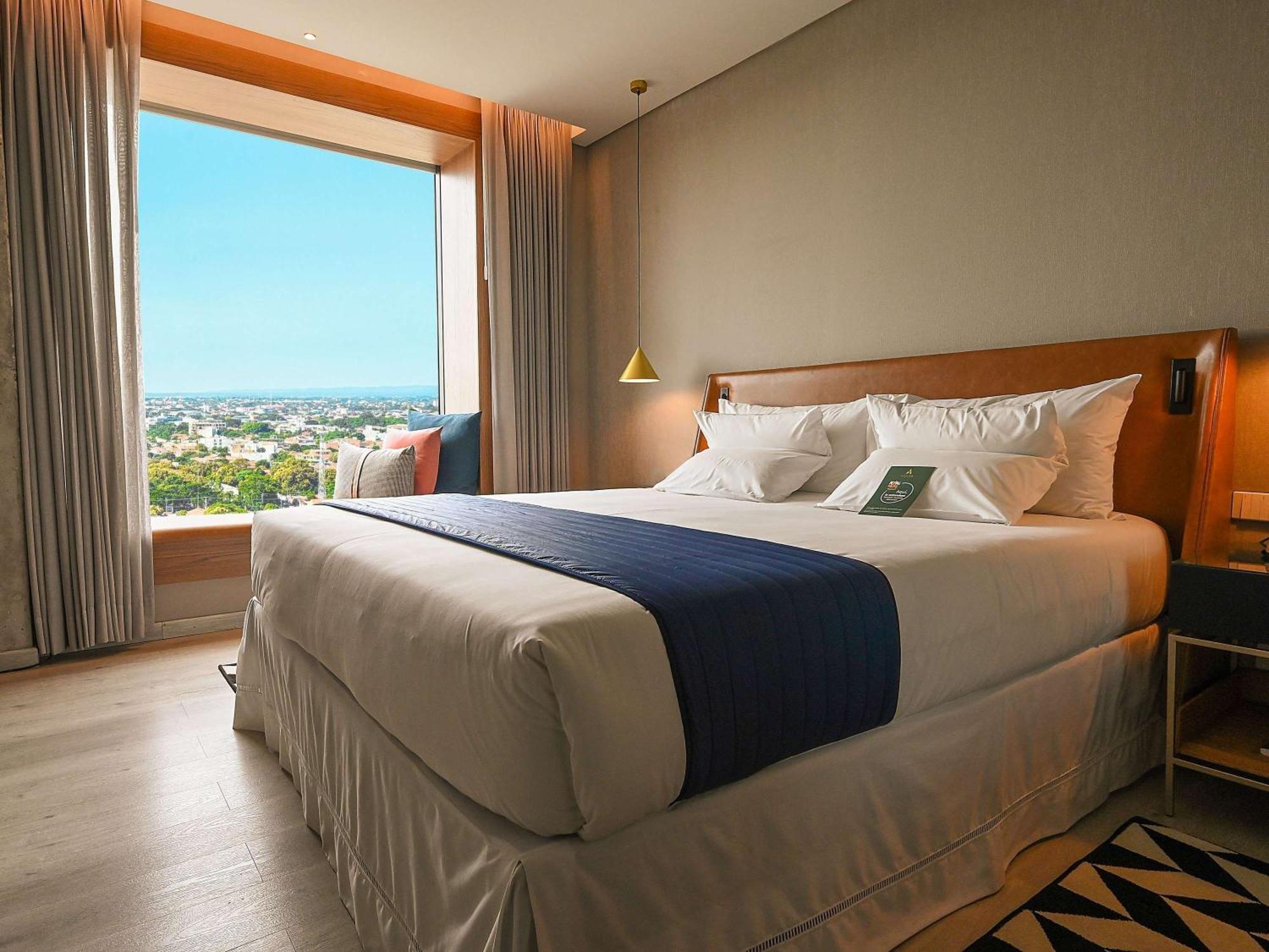 Novotel ซานตาครูซเดอลาเซียร์รา ภายนอก รูปภาพ