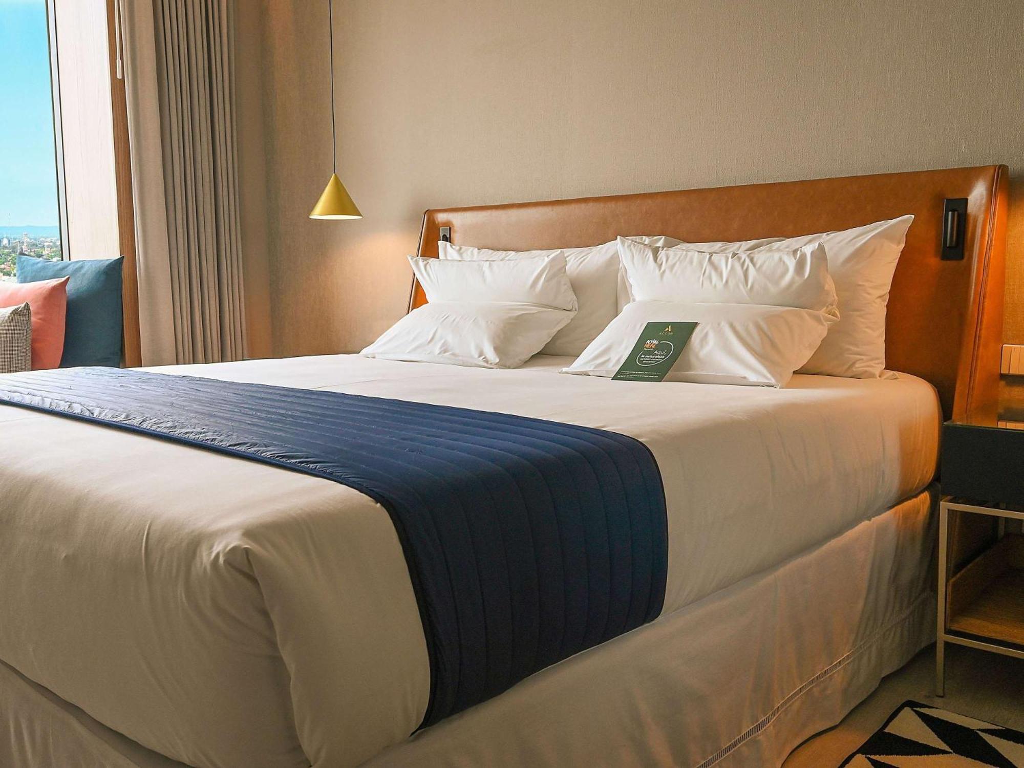 Novotel ซานตาครูซเดอลาเซียร์รา ภายนอก รูปภาพ