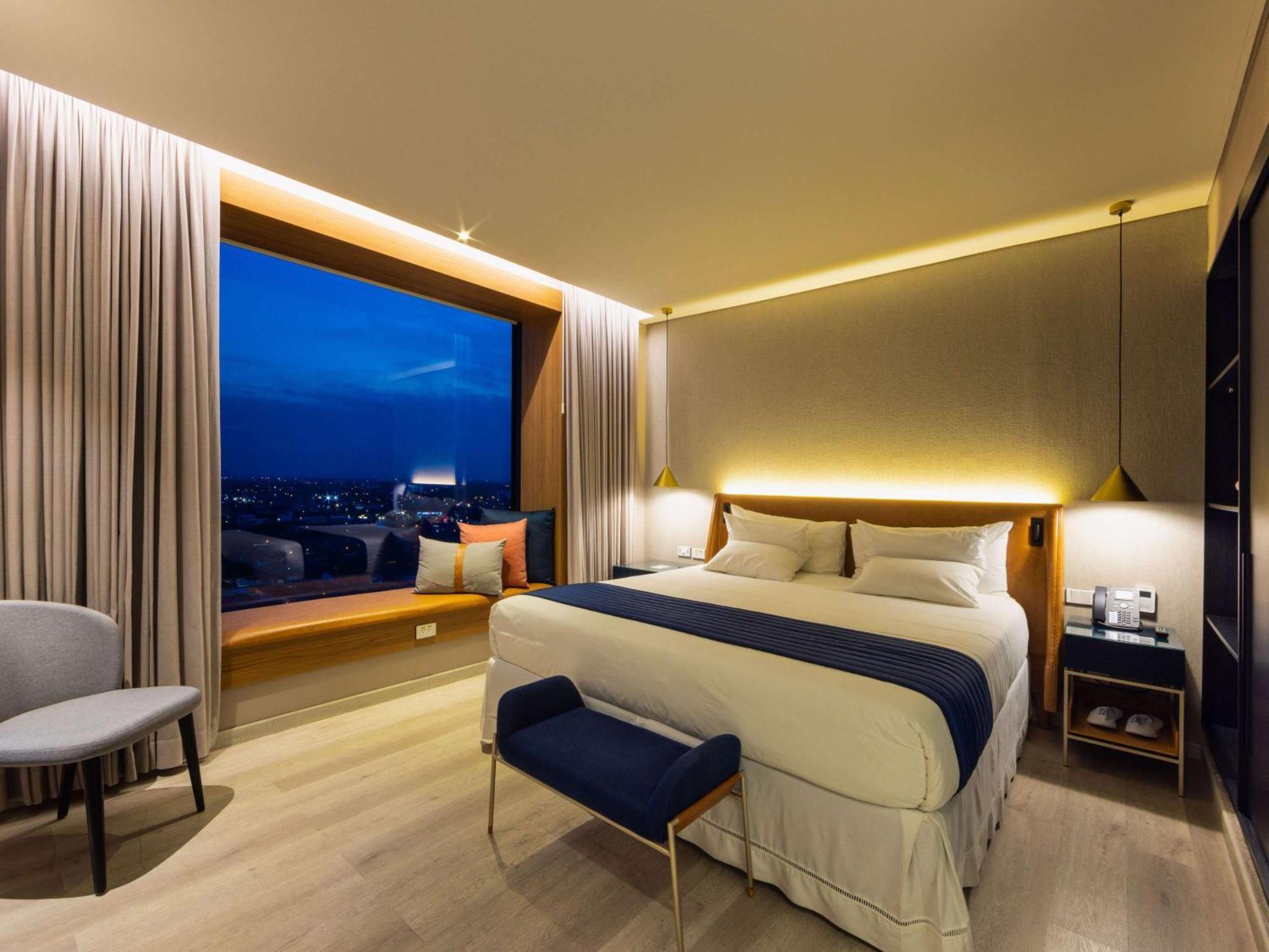 Novotel ซานตาครูซเดอลาเซียร์รา ภายนอก รูปภาพ