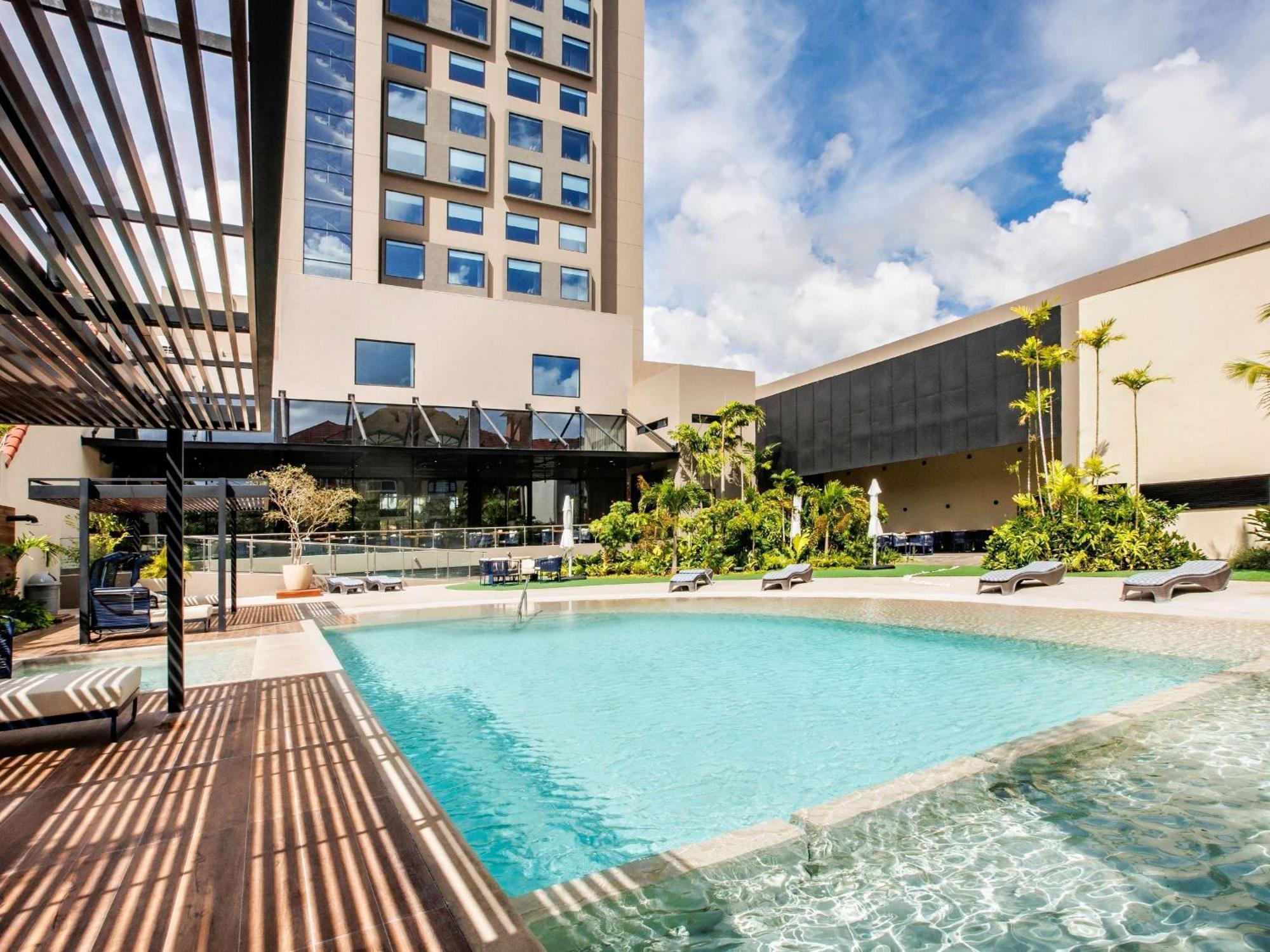 Novotel ซานตาครูซเดอลาเซียร์รา ภายนอก รูปภาพ